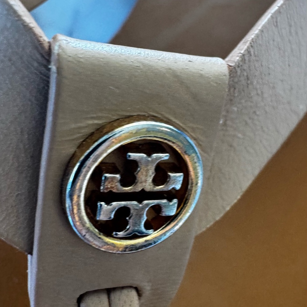 Tory Burch Manon Thong Sandal, (tan, size 7) - Picture 7 of 14